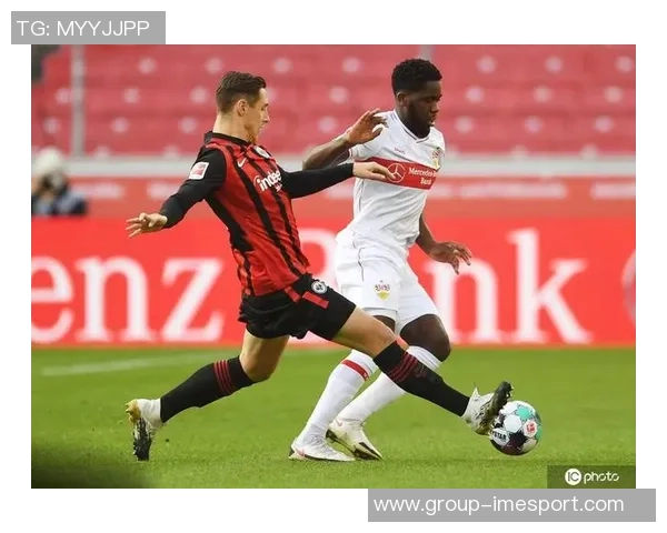 狼队官方宣布中场穆涅西租借加盟巴黎FC至本赛季结束的消息